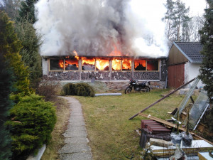 Ve Zlivi hořel rodinný dům. Škoda přesáhla milion korun