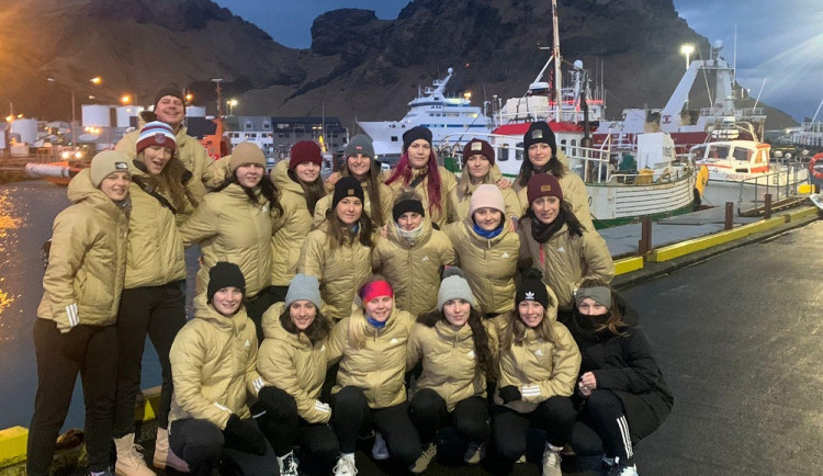 Písecké házenkářky hrály zápas na sopečných ostrovech u Islandu. Cesta trvala přes 30 hodin