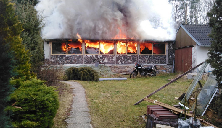 Ve Zlivi hořel rodinný dům. Škoda přesáhla milion korun