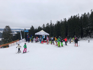 V jihočeských lyžařských střediscích byly o víkendu tisíce lyžařů