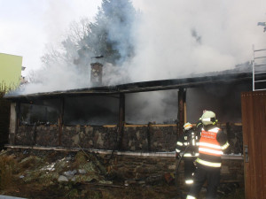 Jihočeští hasiči zasahovali u požáru rodinného domu ve Zlivi na Českobudějovicku.