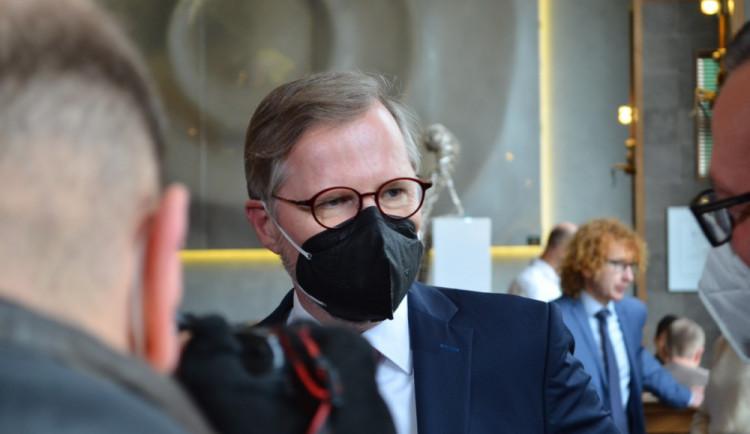 Očkování proti covidu-19 nebude povinné, řekl premiér