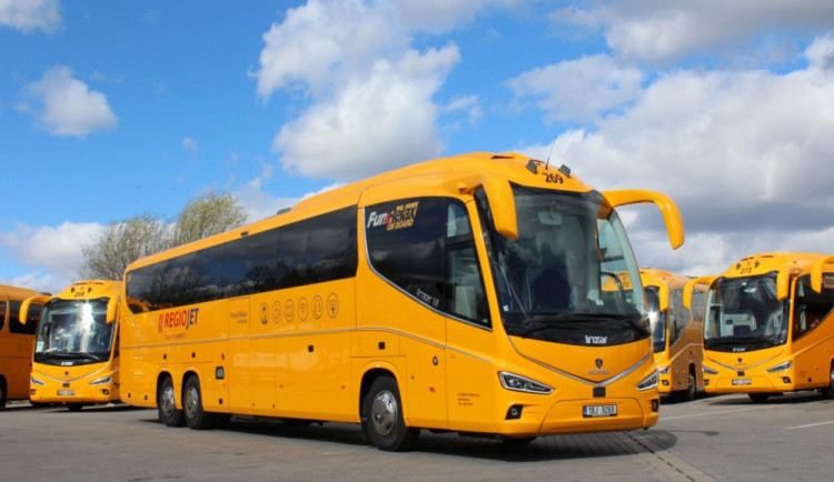 Žluté autobusy budou už tento týden jezdit mezi Budějcemi, Krumlovem a Pískem