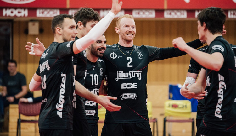 dan.kubat14@gmail.com  +420774407608