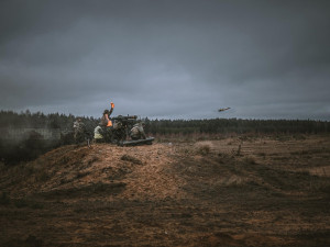 V rámci cvičení Blazing Leopard absolvovali čeští vojáci střelby z protiletadlových kompletů RBS-70.
