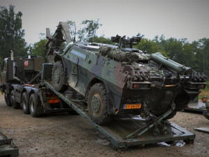 Čeští vojáci zajišťovali aliančním jednotkám například i přepravu techniky.