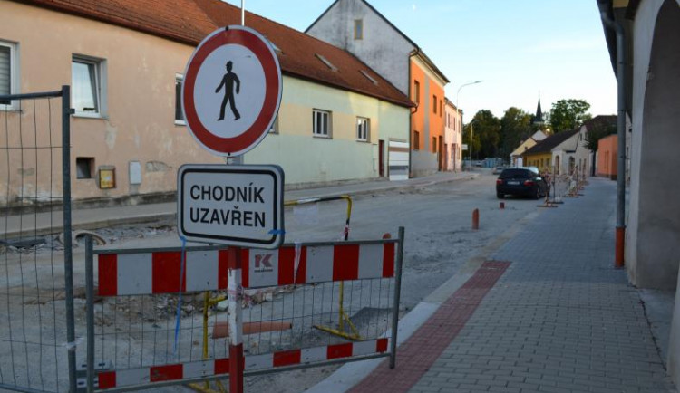 Rekonstrukce Václavské ulice v Jindřichově Hradci bude dražší. Město do ní investuje 26 milionů korun