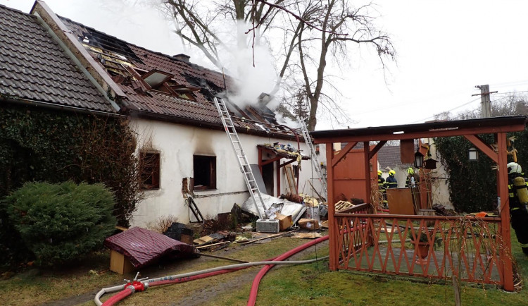 Požár zničil rodinný dům na Táborsku, vznikla škoda dva miliony korun