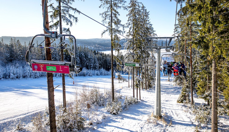 Pololetní prázdniny na sněhu pro celou rodinu ve Skiareálu Lipno