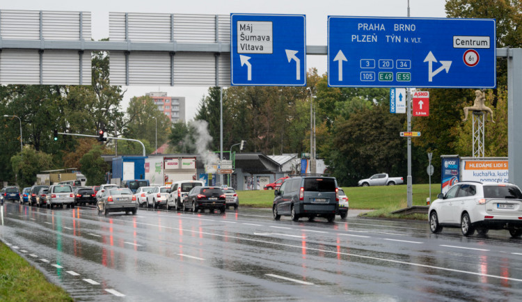 Intenzita dopravy v kraji stoupla o deset procent. Nejvytíženějším úsekem je Dlouhá louka