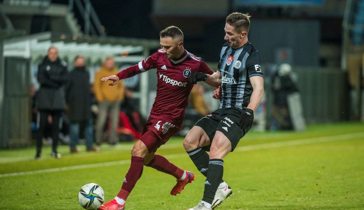 Bitva Jihu proti Západu, Dynamo se postaví proti Plzni