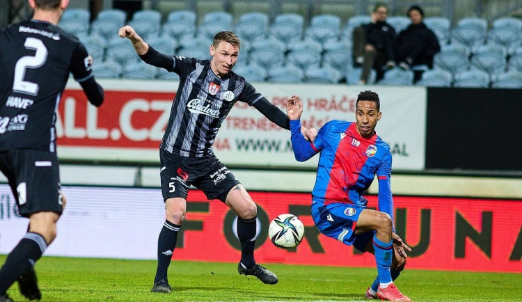 Domácí série vzala za své, Dynamo prohrálo s Plzní