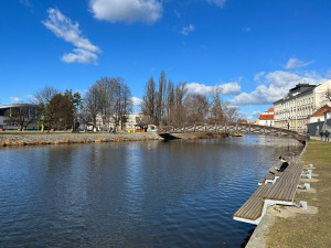 Další zpoždění. Proměna Sokolského ostrova se posune, kavárna tam zůstane déle