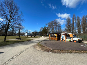 Další zpoždění. Proměna Sokolského ostrova se posune, kavárna tam zůstane déle