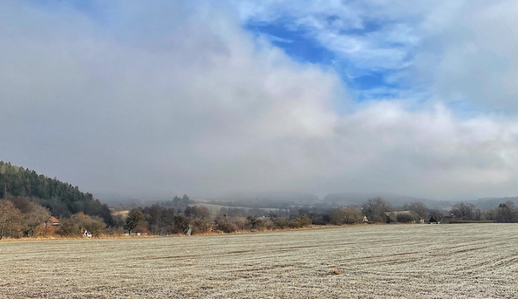 Česko v tomto týdnu čekají chladná rána, přes den ale bude nad nulou