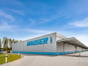 Hauser nabízí vedle atraktivní mzdy i pohodlný svoz do práce