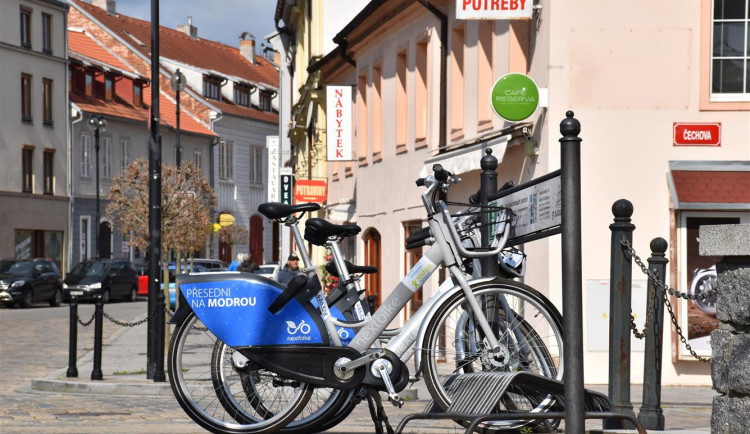 Sdílená kola se vrátila do Písku. V ulicích jsou desítky nových stanovišť