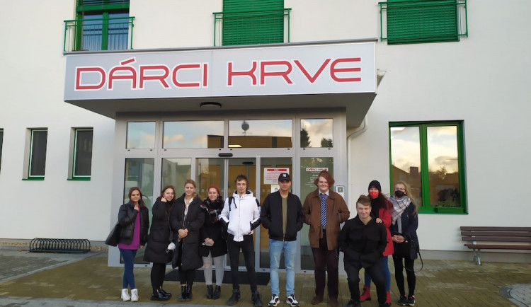 Myslet na druhé umíme