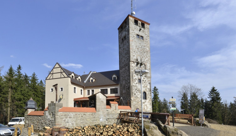 VÍKEND PODLE DRBNY: Otevření Liberecké výšiny, koncert kapely Wohnout a exotika v divadle