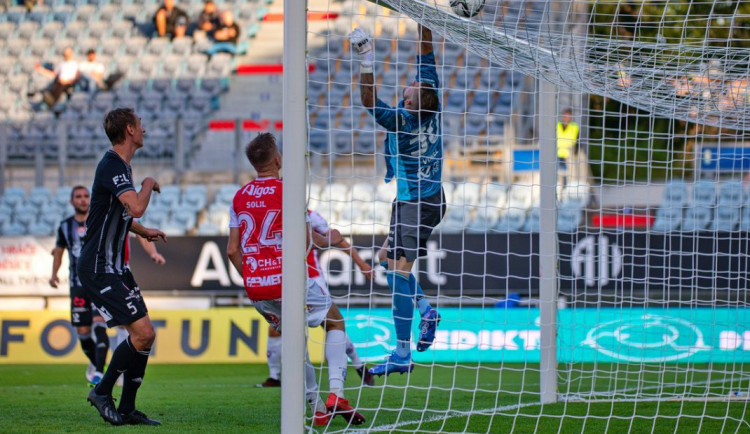 Divoká přestřelka Dynama s Pardubicemi skončila remízou