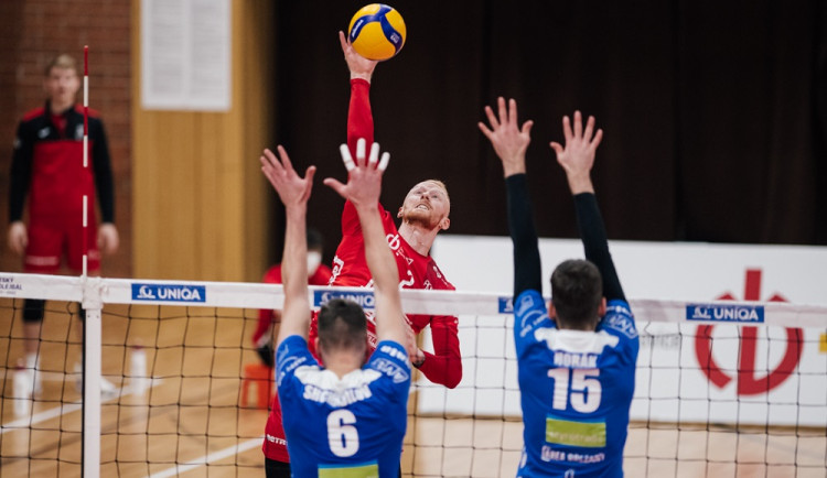 dan.kubat14@gmail.com  +420774407608