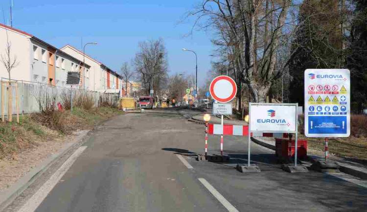 Silnice se budou opravovat i letos