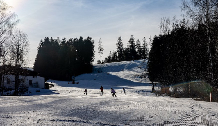 Lyžařská střediska na jihu Čech mají stále solidní návštěvnost