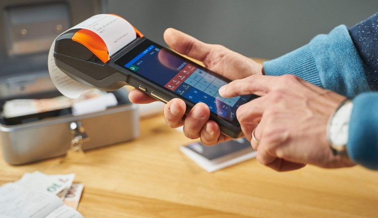 Vláda schválila zrušení EET ke konci letošního roku