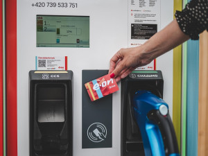 E.ON otevřel první ultrarychlý dobíjecí hub v Sulejovicích.