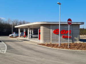 V dobíjecím hubu nabije pět aut najednou.