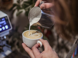 Jsme kávoví holisti. Důležitá je pro nás pří výběru hlavě chuť, říkají majitelé qb coffee roasters