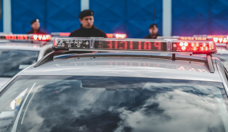 Mladá řidička najela opakovaně do protisměru. Policie kvůli ní zastavila provoz