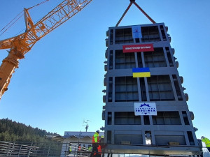 Plavební komora Hněvkovické přehrady má nová vrata. Konstrukce váží 70 tun