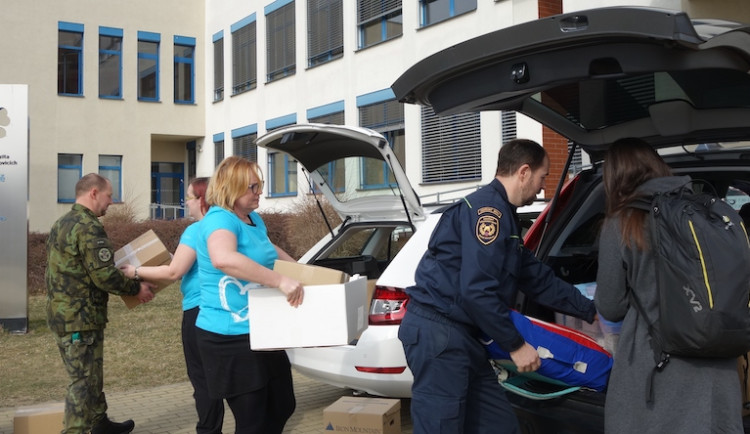 Zdravotnická materiální pomoc shromážděná ve sbírce pořádané ZSF JU už míří na Ukrajinu