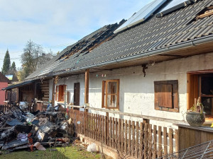 Dřevěné podkroví chalupy zachvátil požár. Škoda přesáhla tři miliony korun