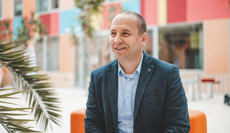 Za týmem stojí Pavel Mikeš, který si obor vybral, protože controlling považuje za kreativní a zajímavý obor.