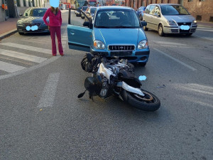Žena srazila motorkářku a ujela. Když ji policisté našli, nadýchala tři a půl promile