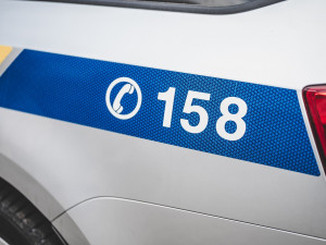 Policie pátrala po muži, který opustil domov pro seniory. Kvůli nemoci nemůže běžně komunikovat