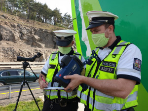 Policie bude dnes na 950 místech po celé České republice měřit rychlost aut