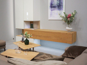 Zákazníci si mohou v showroomu vybrat nábytek do obýváku či ložnice.