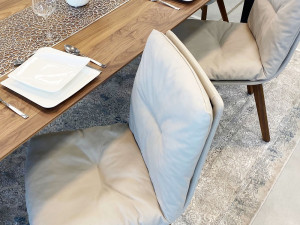 Německý nábytek Hülsta znovu proniká do Čech. Nově má showroom v Táboře