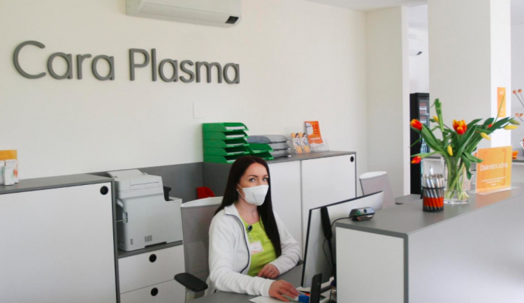 Za každý odběr získá dárce finanční odměnu v hotovosti. Ročně může činit více než 18 000 Kč.