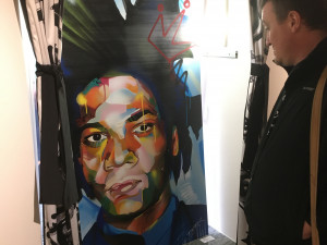 Výtvarník DOBS vystavuje v Galerii 1 v Panské. Na jeho vernisáž dorazily desítky lidí