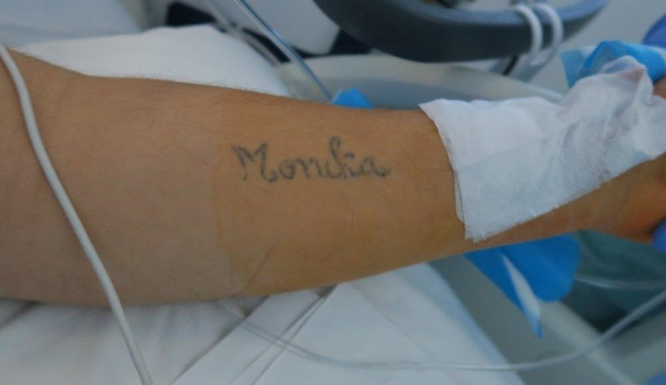 Zraněný cyklista z České Lípy je stále v bezvědomí. Policie už zná jeho totožnost, hledala ho partnerka