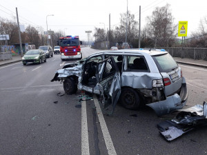 FOTO, VIDEO: V Budějcích komplikovala provoz tragická dopravní nehoda. Řidička zemřela