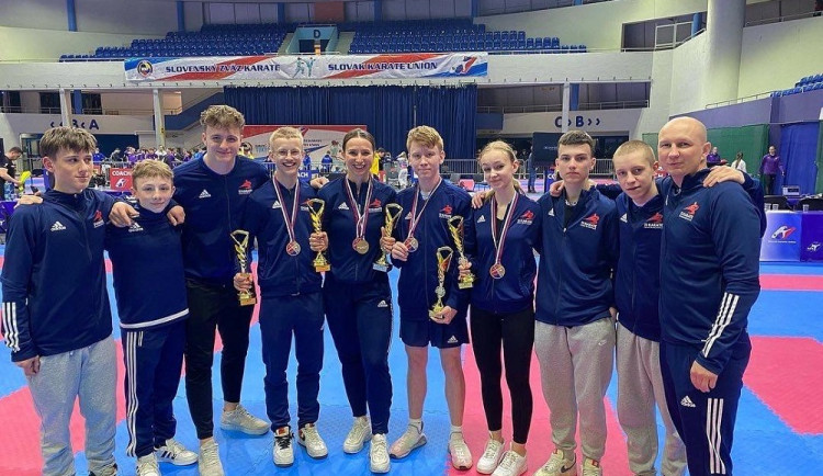 Klub TJ Karate České Budějovice zválcoval v Bratislavě konkurenci. Závodníci přivezli pět zlatých medailí