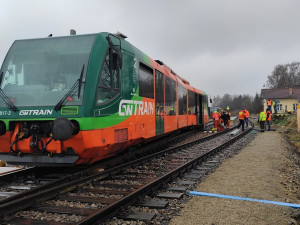 Pět lidí cestovalo ve vlaku, který vykolejil v Bavorově. Všichni jsou v pořádku