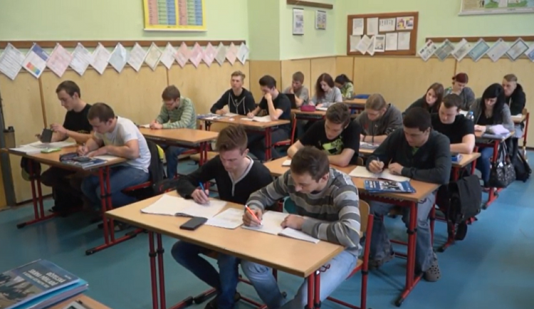 Covid i Ukrajina. Studenti posledních ročníků se bojí, že nezvládnou maturitu