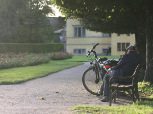 Senior s Alzheimerovou chorobou odjel na kole. Pomohl mu muž ve 20 kilometrů vzdáleném měste