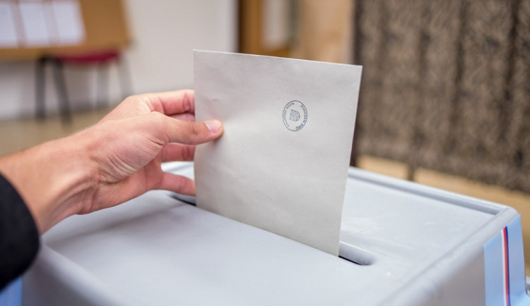 Prezident Zeman vyhlásil termín komunálních a senátních voleb